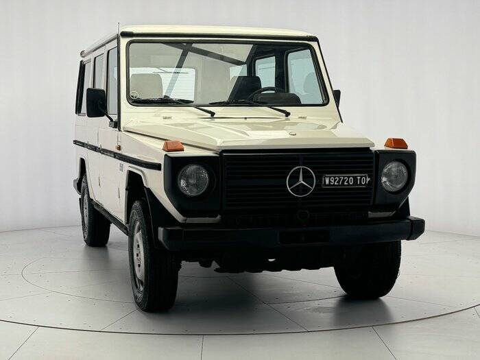 Image 4/7 of Mercedes-Benz 240 GD (LWB) (1984)