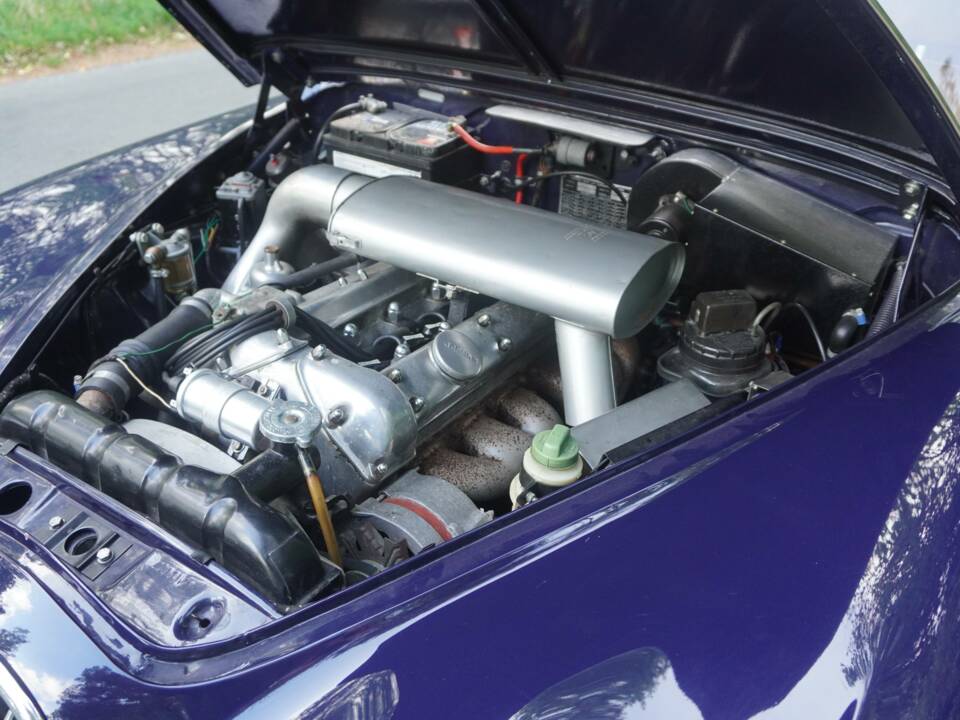 Image 18/19 of Jaguar Mk II 3.8 (1959)
