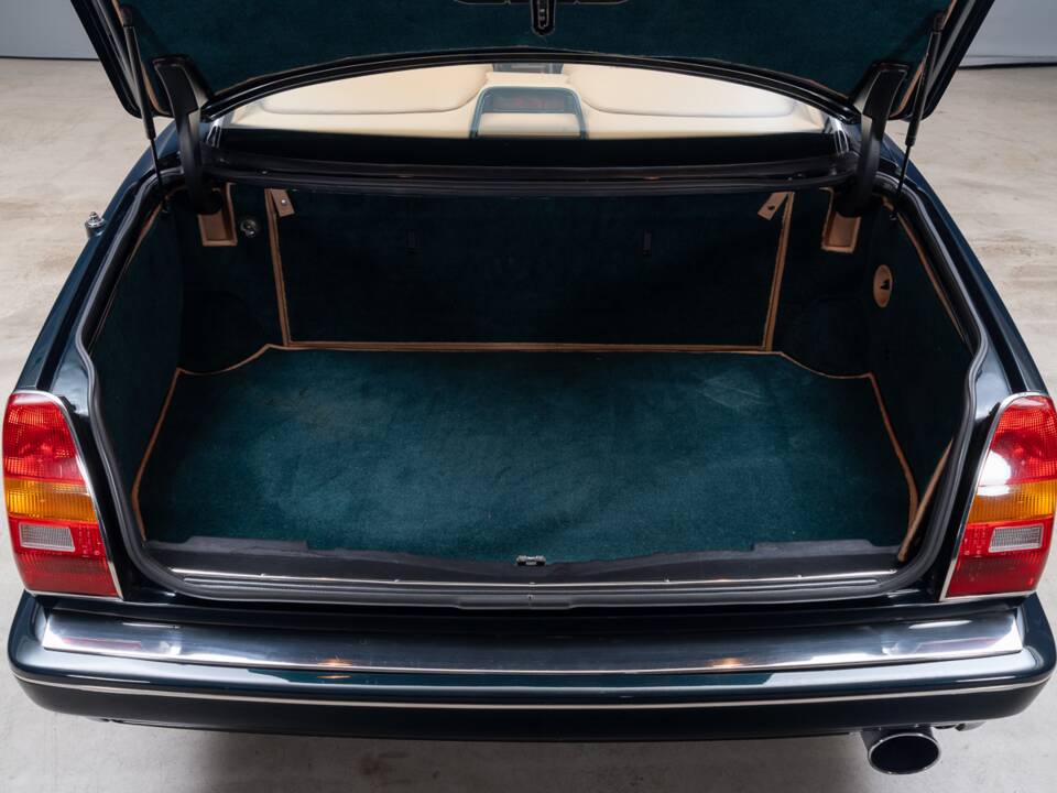 Image 16/43 of Bentley Continental T (1997)