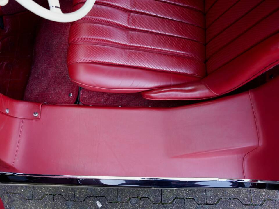 Image 33/50 of Mercedes-Benz 300 SL Roadster (1959)