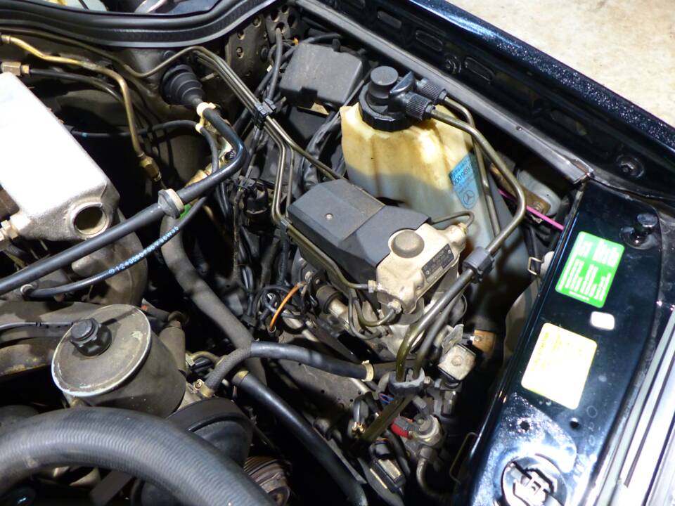 Image 78/83 de Mercedes-Benz E 220 (1996)