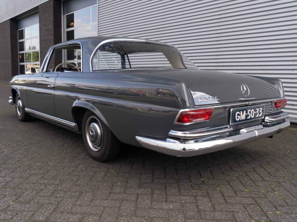 Image 4/6 de Mercedes-Benz 220 SE b (1964)