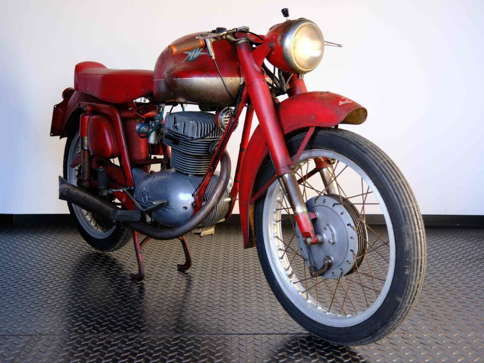 Image 13/83 of MV Agusta 175 CS Sport Disco Volante (1955)