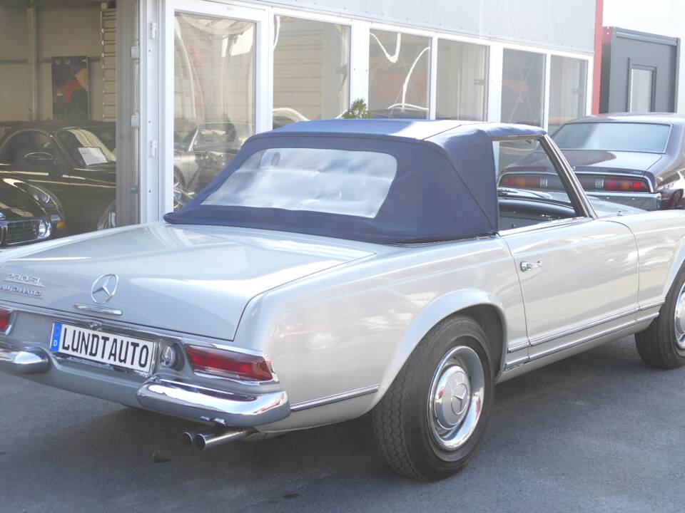 Image 7/34 de Mercedes-Benz 230 SL (1966)