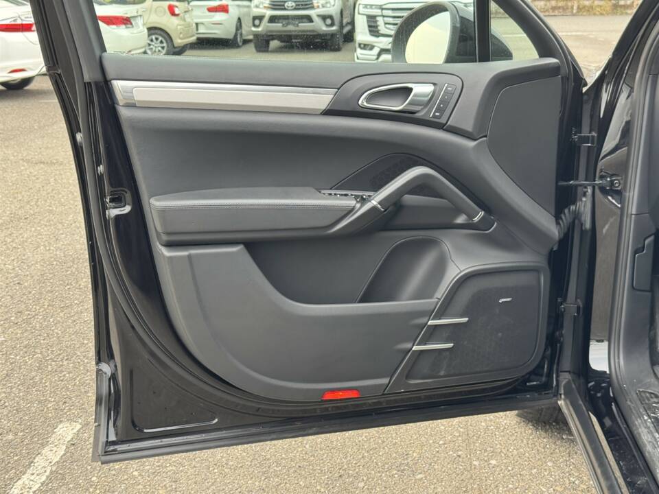 Bild 12/63 von Porsche Cayenne Turbo (2010)