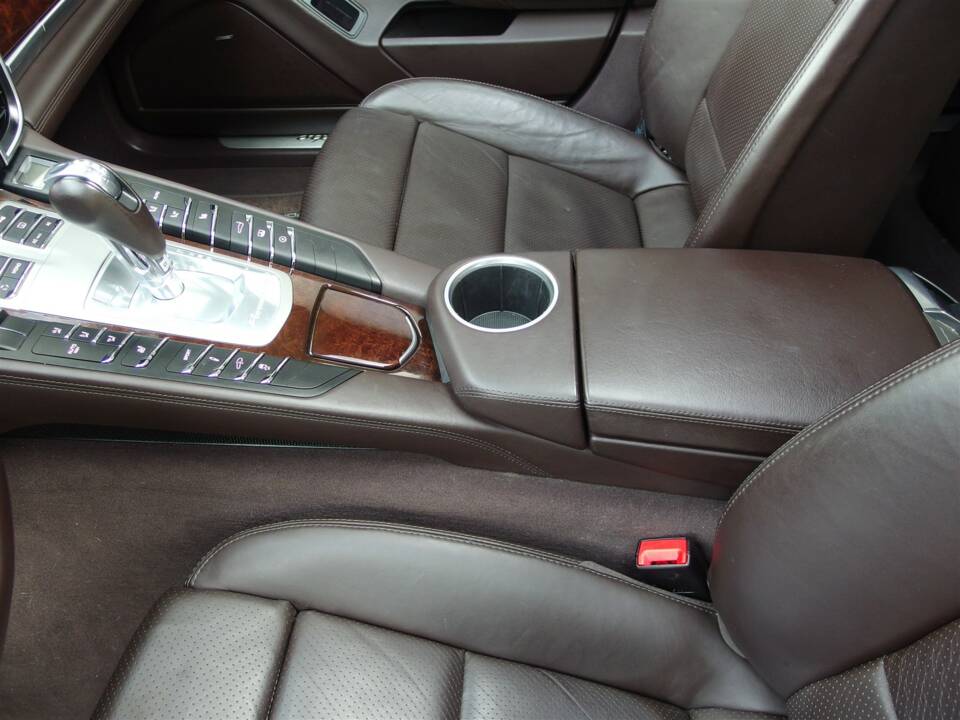 Bild 40/98 von Porsche Panamera Turbo (2009)