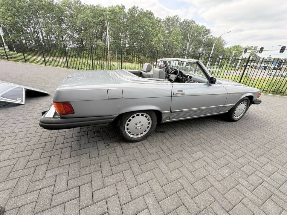 Image 9/50 de Mercedes-Benz 560 SL (1988)