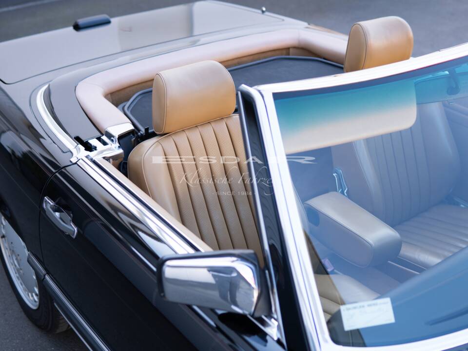 Image 20/37 of Mercedes-Benz 560 SL (1989)