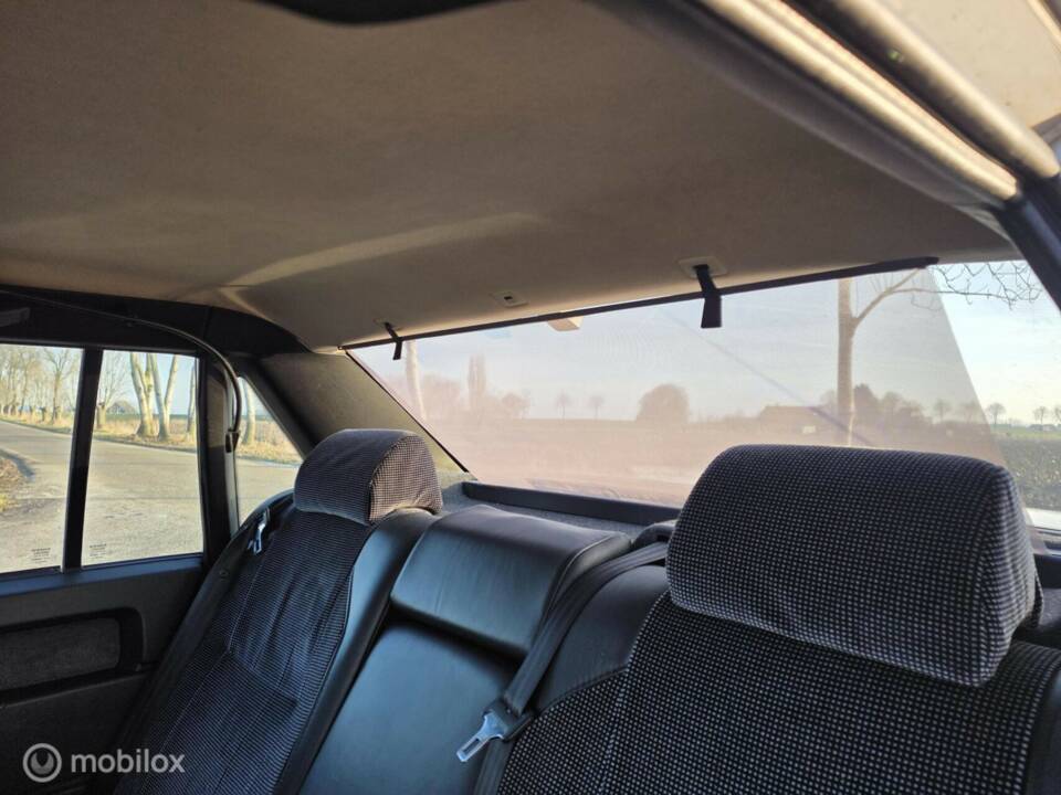 Bild 25/31 von Volvo 940 2.3i (1993)