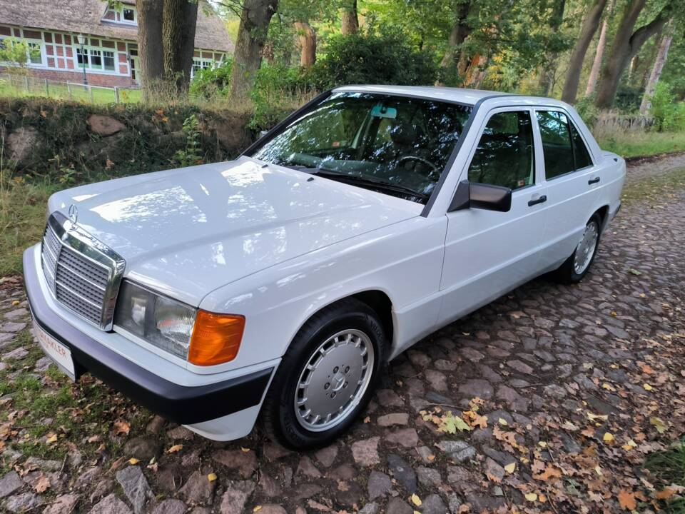 Image 34/78 de Mercedes-Benz 190 E 1.8 (1992)