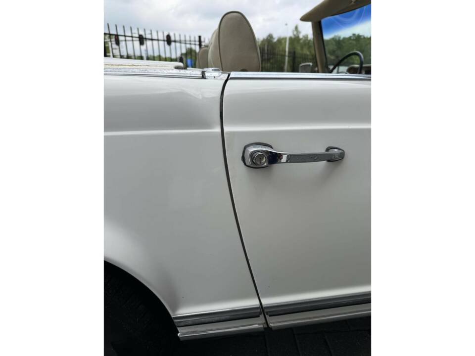 Image 26/50 of Mercedes-Benz 280 SL (1969)