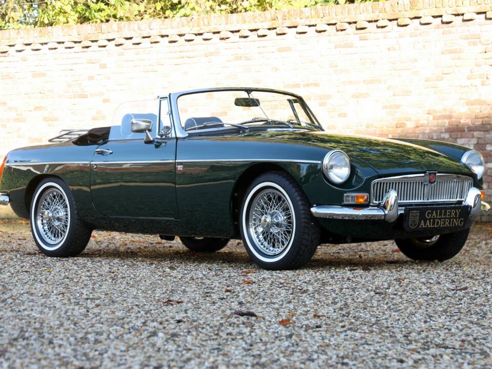 Image 42/50 of MG MGB (1974)