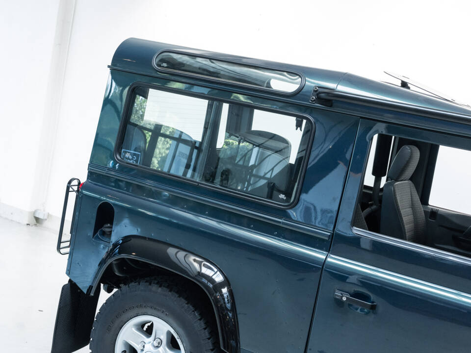 Image 33/43 of Land Rover Defender 90 &quot;50th Anniversary&quot; (1998)