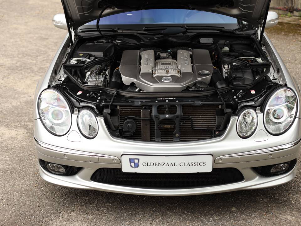 Image 45/72 of Mercedes-Benz E 55 AMG (2002)