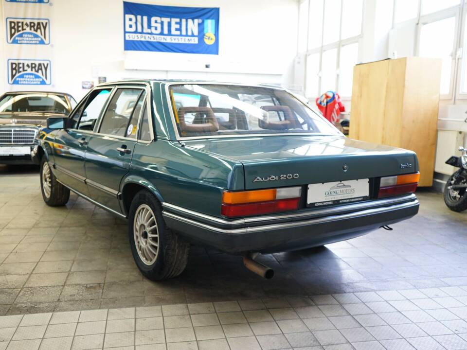 Immagine 11/39 di Audi 200 5T (1982)