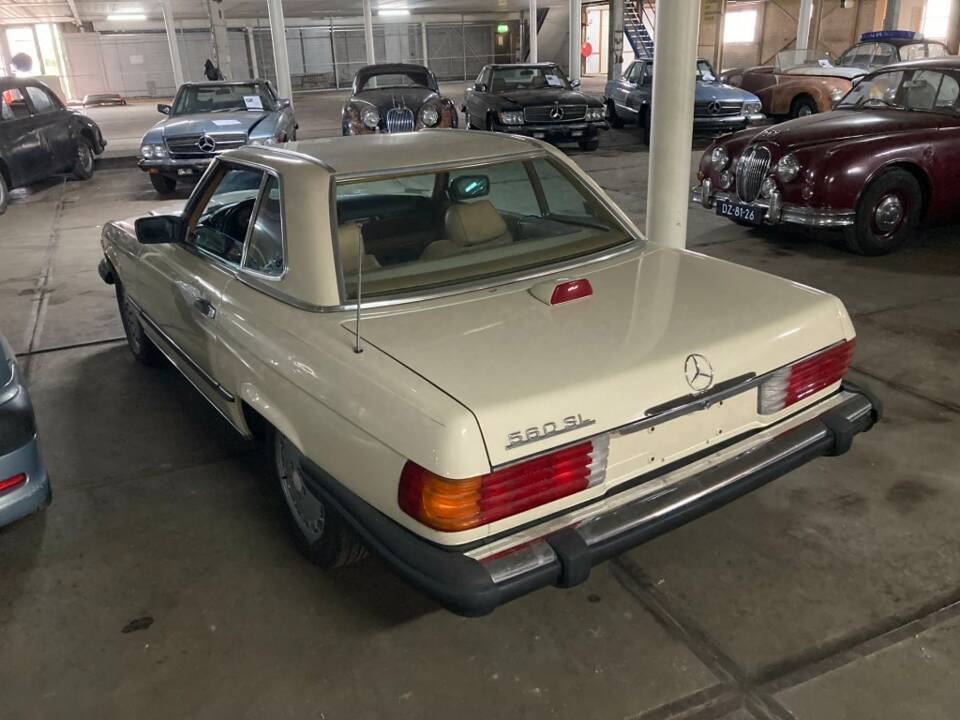 Image 17/26 of Mercedes-Benz 560 SL (1987)