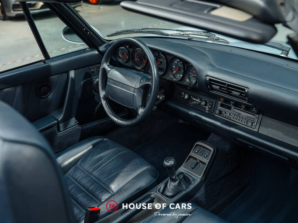 Image 19/25 of Porsche 911 Carrera 2 (1993)