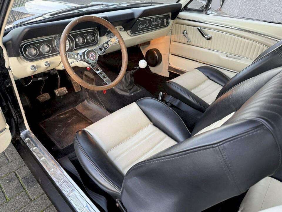 Image 14/36 of Ford Mustang 390 GTA (1966)