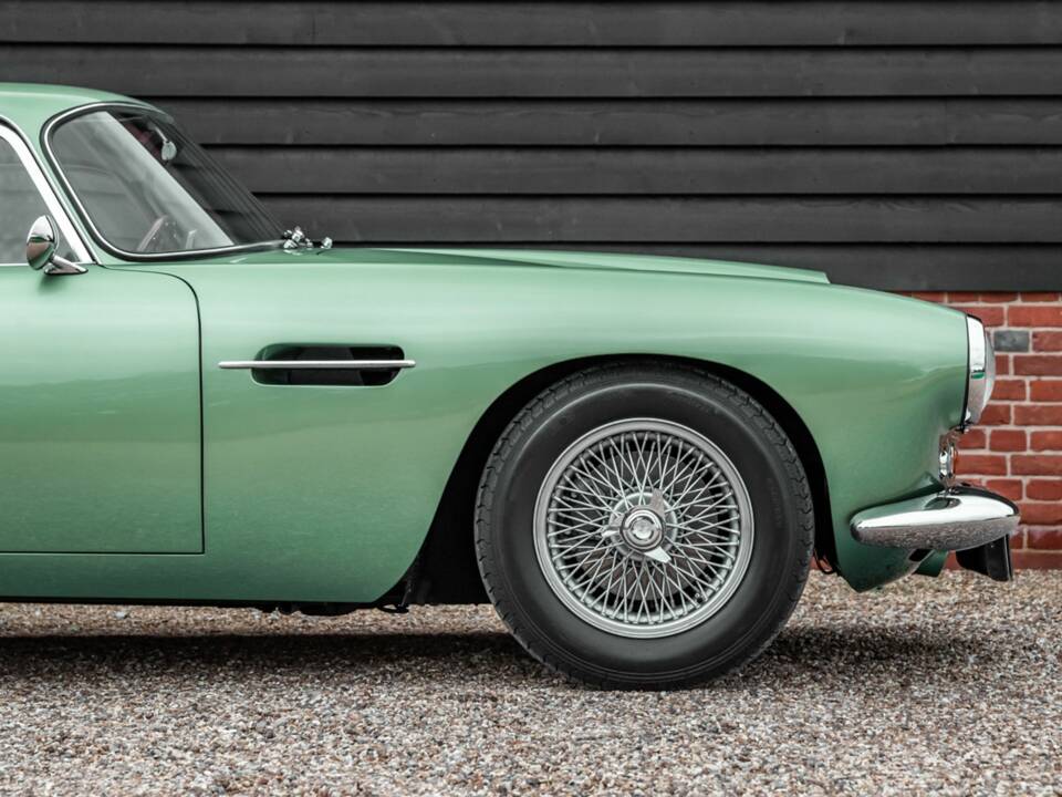 Image 10/50 of Aston Martin DB 2&#x2F;4 Mk II (1960)