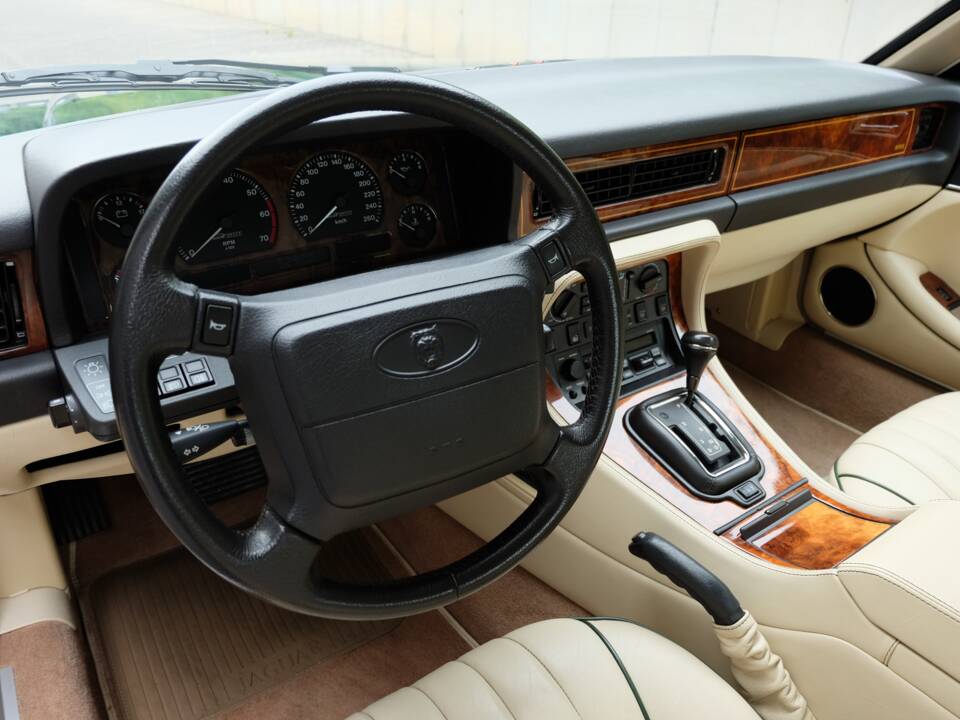 Image 19/77 de Jaguar XJ 40 (XJ-R) (1993)