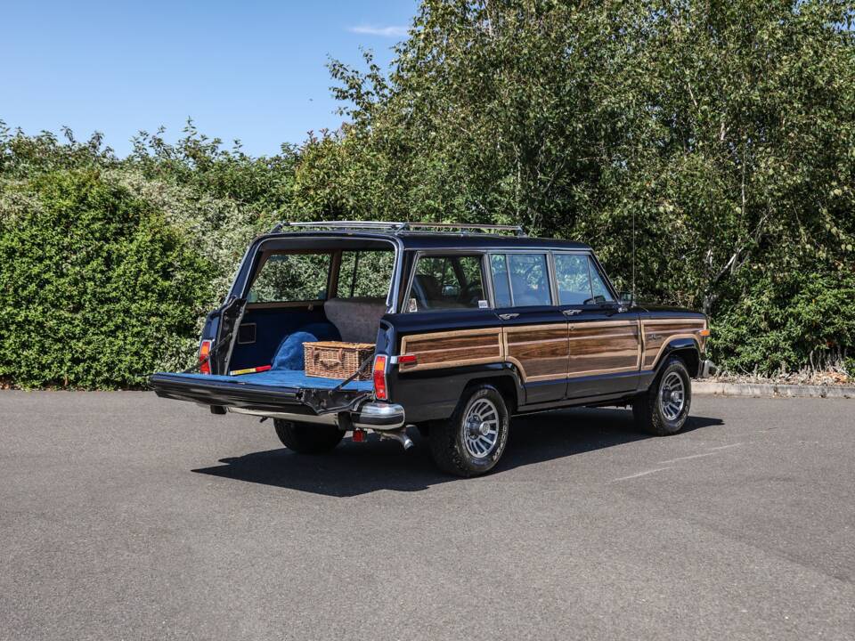 Bild 31/44 von Jeep Grand Wagoneer (1988)