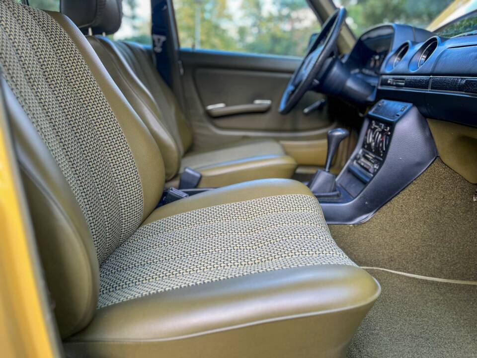 Image 131/139 of Mercedes-Benz 240 D (1978)