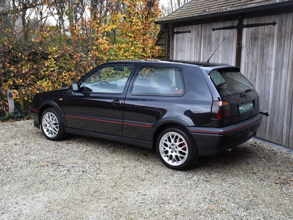 Image 14/41 de Volkswagen Golf III 2.0 GTI &quot;Edition&quot; (1997)