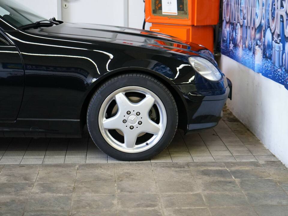 Image 28/33 de Mercedes-Benz SLK 320 (2000)