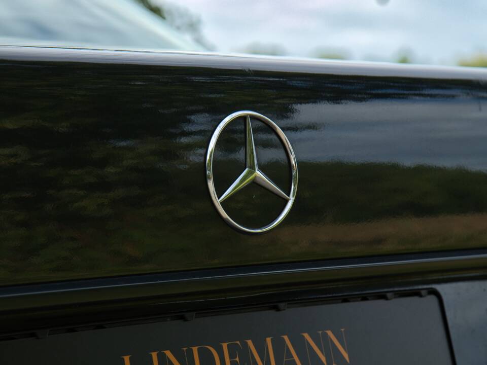 Image 16/63 of Mercedes-Benz 220 E (1993)