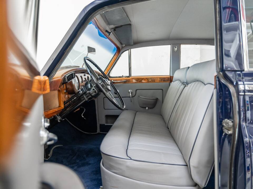 Image 8/40 of Rolls-Royce Silver Cloud II (1960)