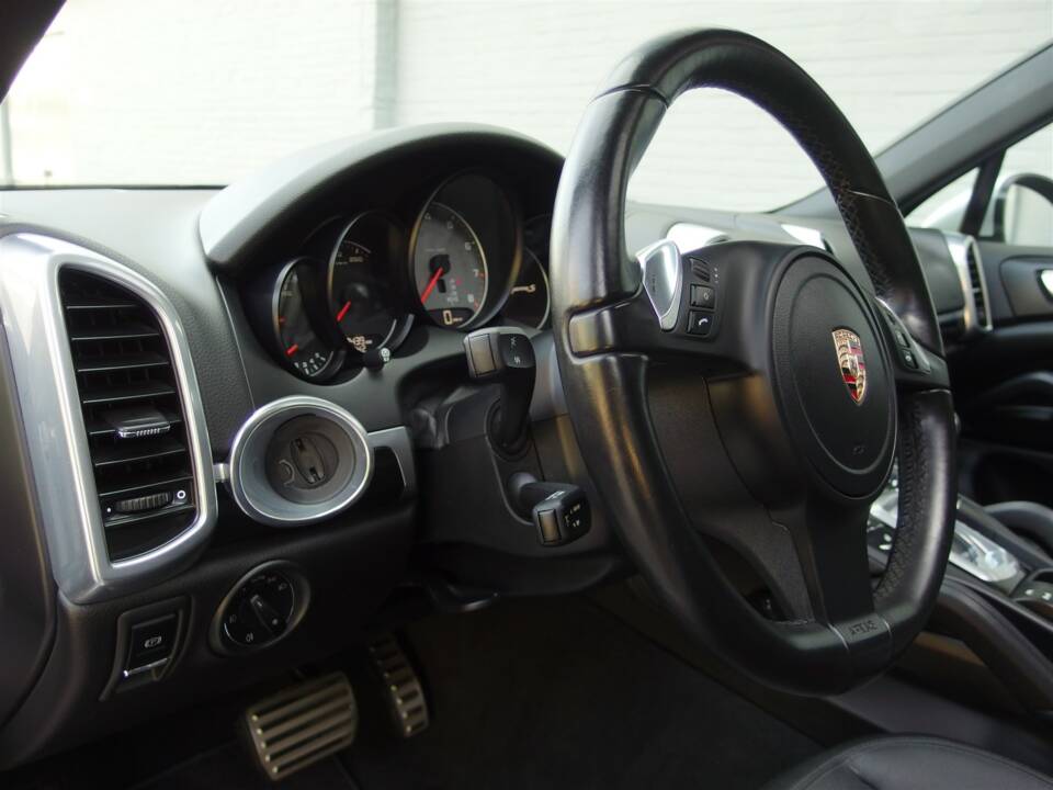 Image 48/98 of Porsche Cayenne S (2010)
