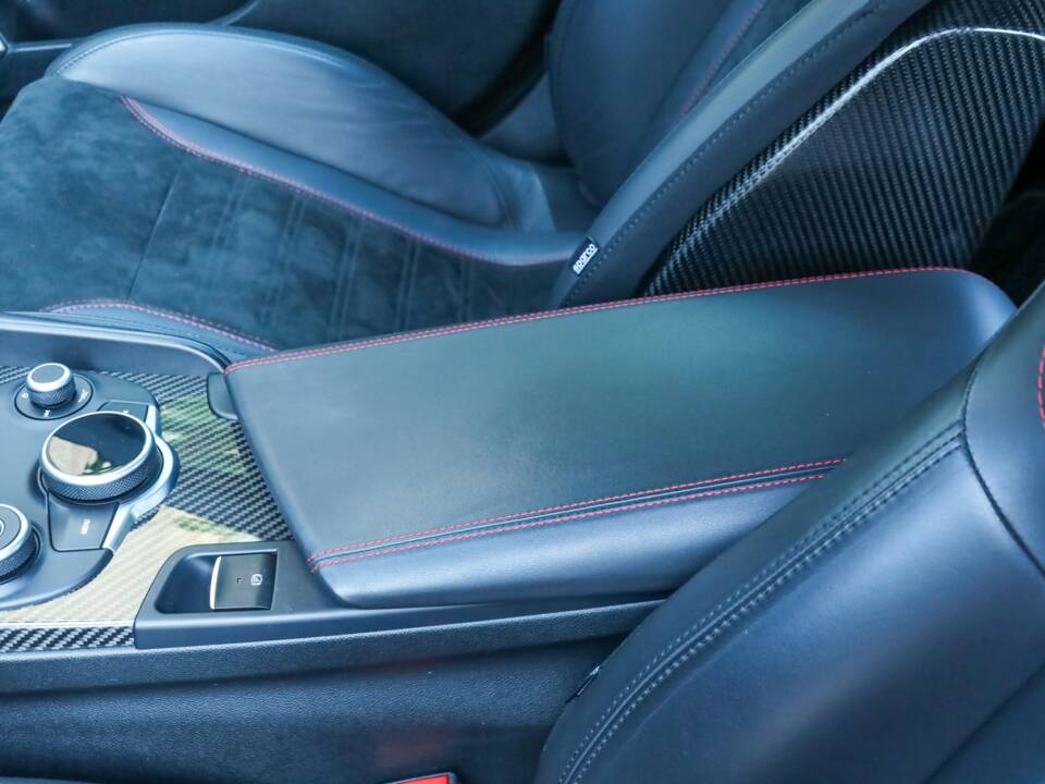 Bild 50/50 von Alfa Romeo Giulia Quadrifoglio (2017)