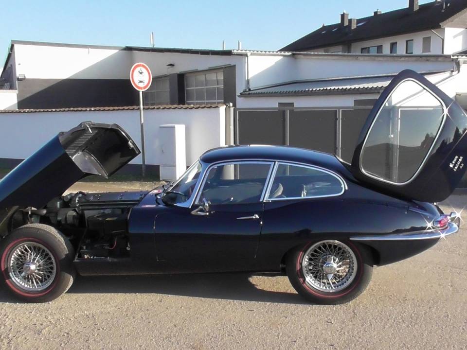 Image 32/50 of Jaguar E-Type (1967)