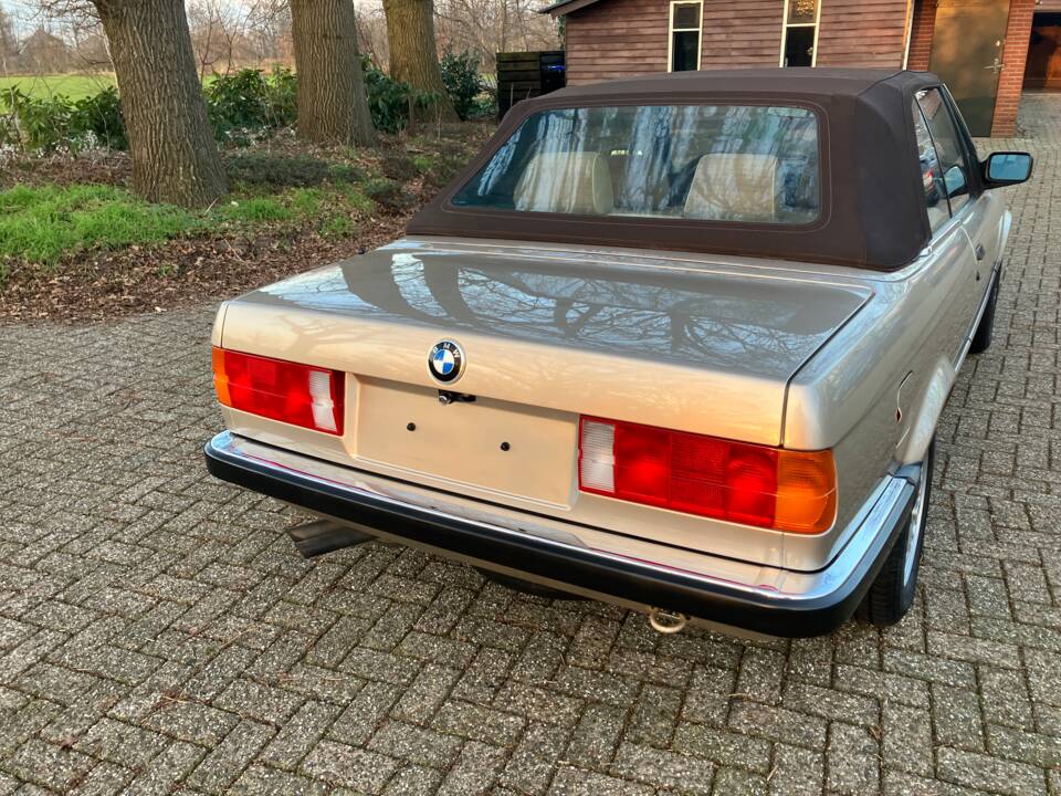 Bild 17/17 von BMW 320i (1986)