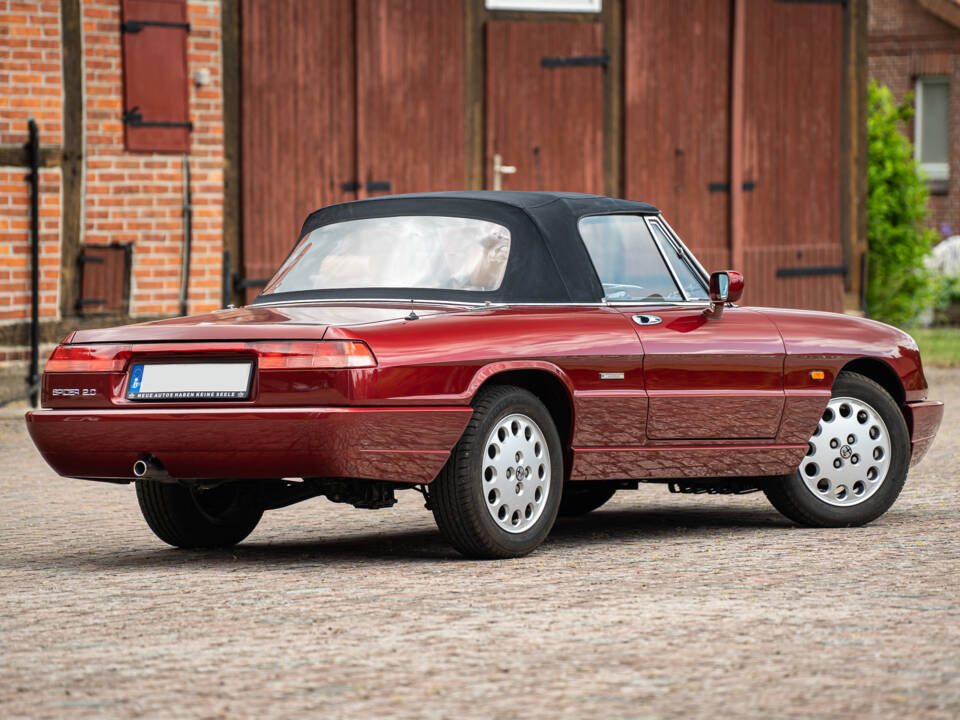 Image 16/42 of Alfa Romeo 2.0 Spider (1990)