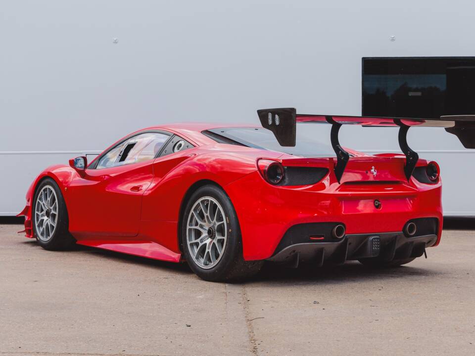 Bild 3/50 von Ferrari 488 Challenge (2017)