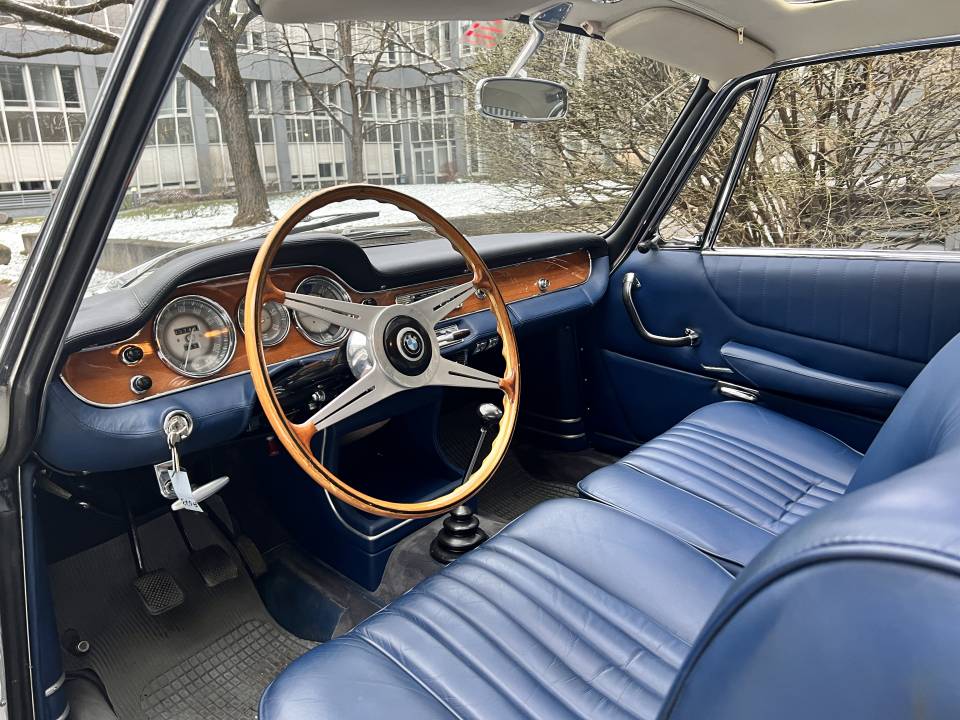 Image 16/29 of BMW 3200 CS (1964)