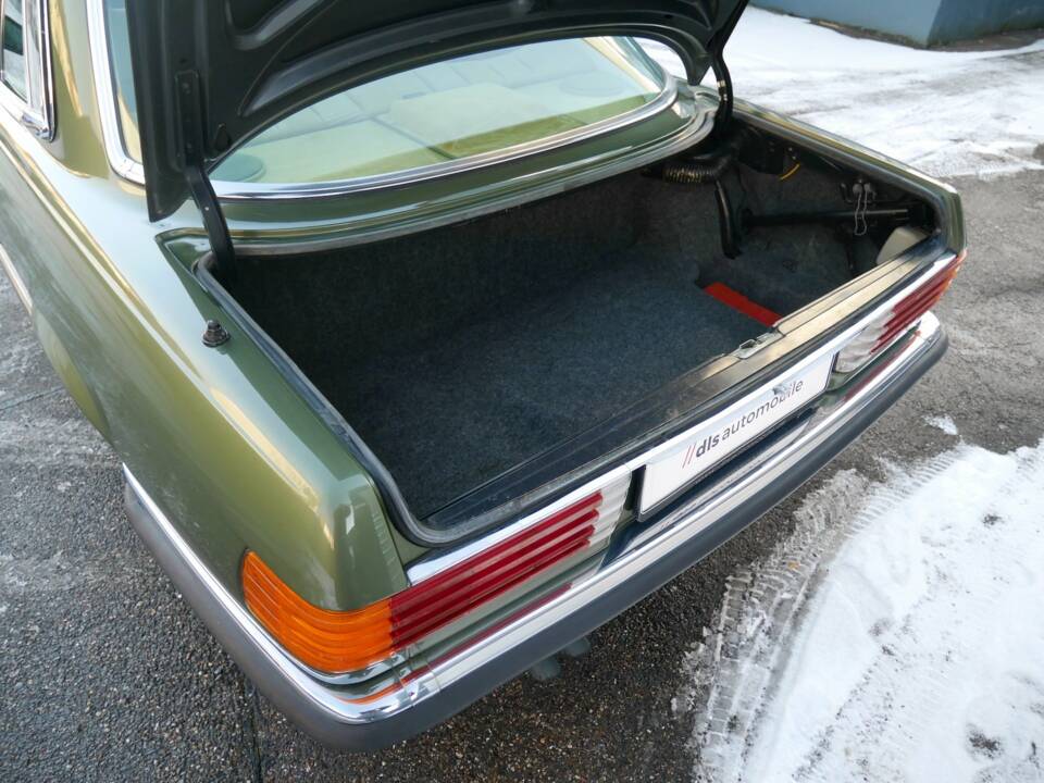 Afbeelding 23/41 van Mercedes-Benz 280 SLC (1977)