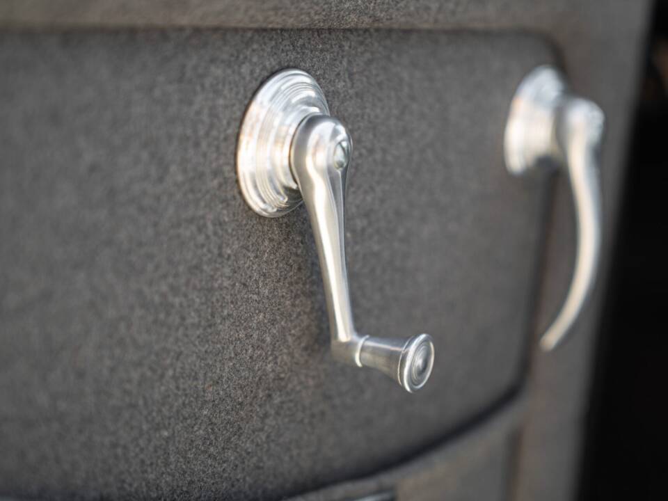Image 32/50 of Lancia Augusta Ghia (1935)