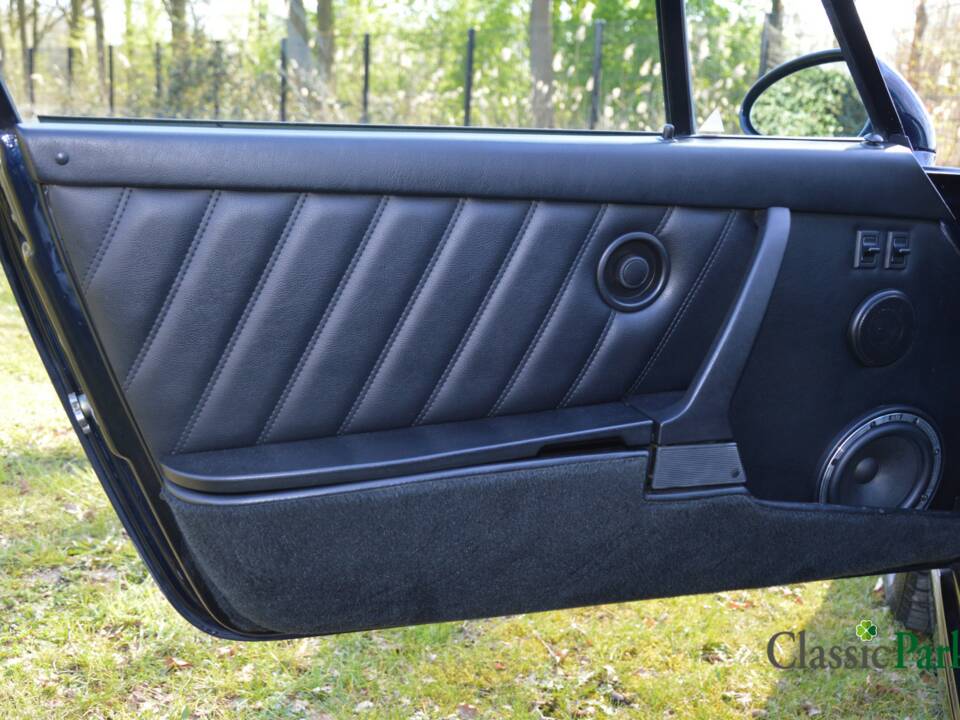 Image 17/50 de Porsche 911 Carrera 2 (1991)