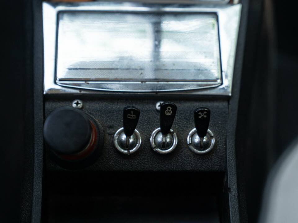 Image 37/50 of Alfa Romeo Giulia Nuova Super 1300 (1974)