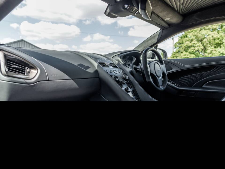 Image 38/57 of Aston Martin Vanquish S (2018)