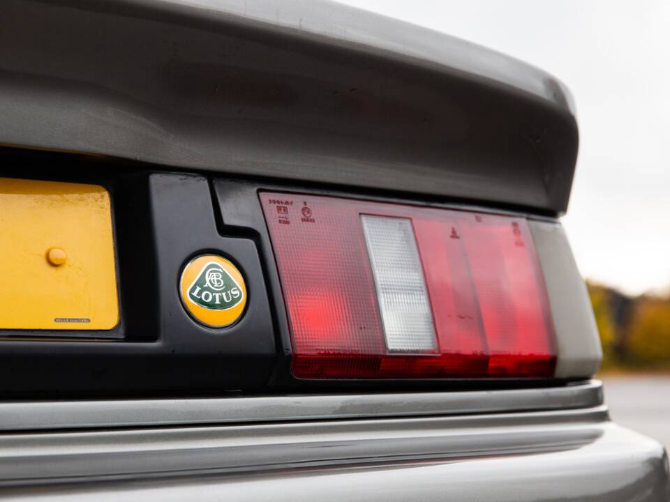 Image 16/50 of Lotus Esprit GT3 (1998)