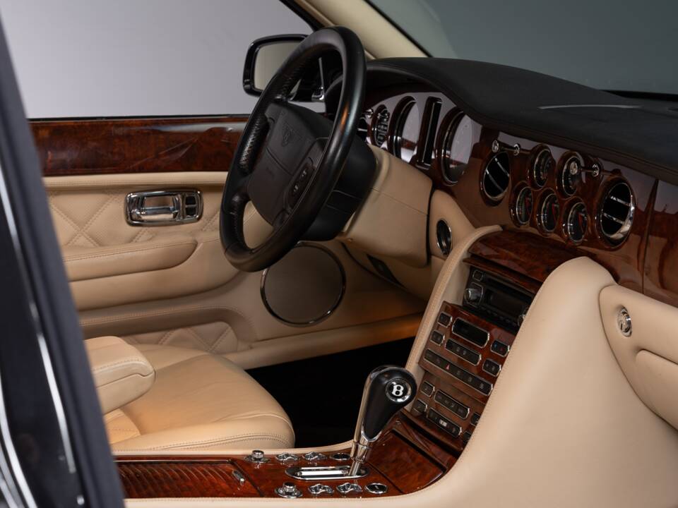 Image 24/46 of Bentley Arnage T (2004)