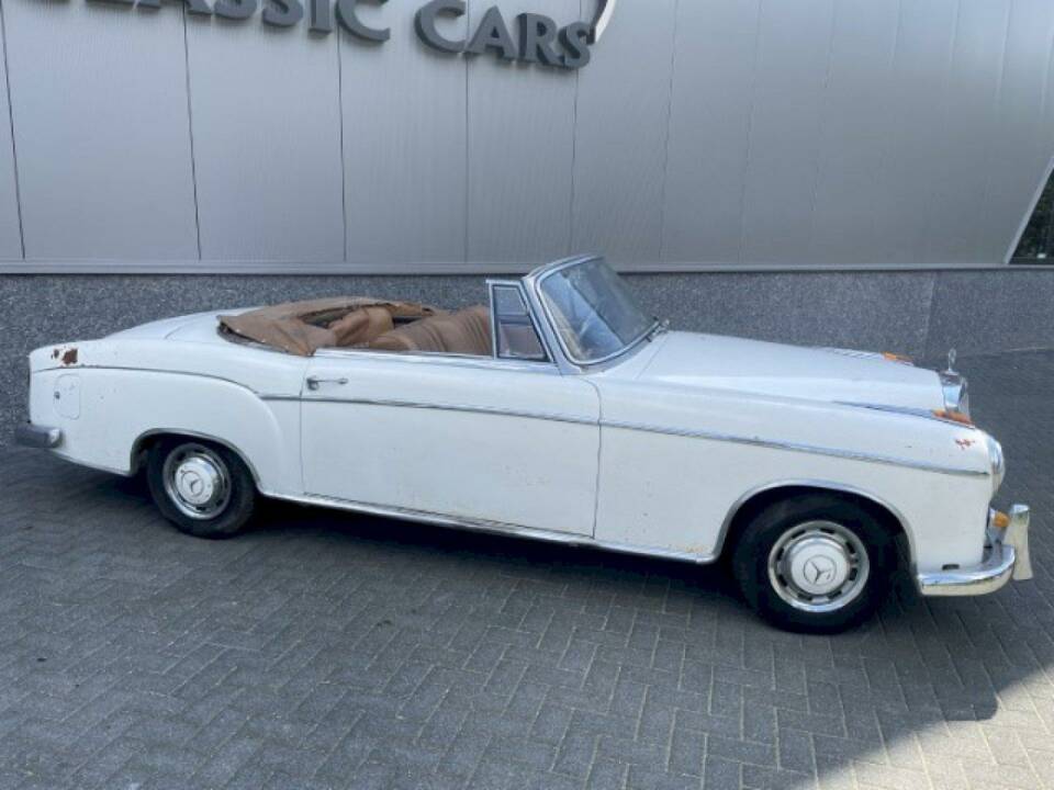 Afbeelding 8/36 van Mercedes-Benz 220 SE Cabriolet (1960)