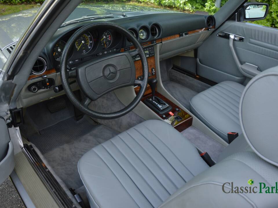Image 32/50 de Mercedes-Benz 500 SL (1985)