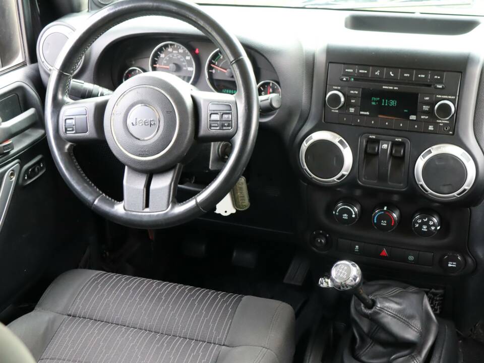 Image 31/50 of Jeep Wrangler 3.8 Rubicon (2011)