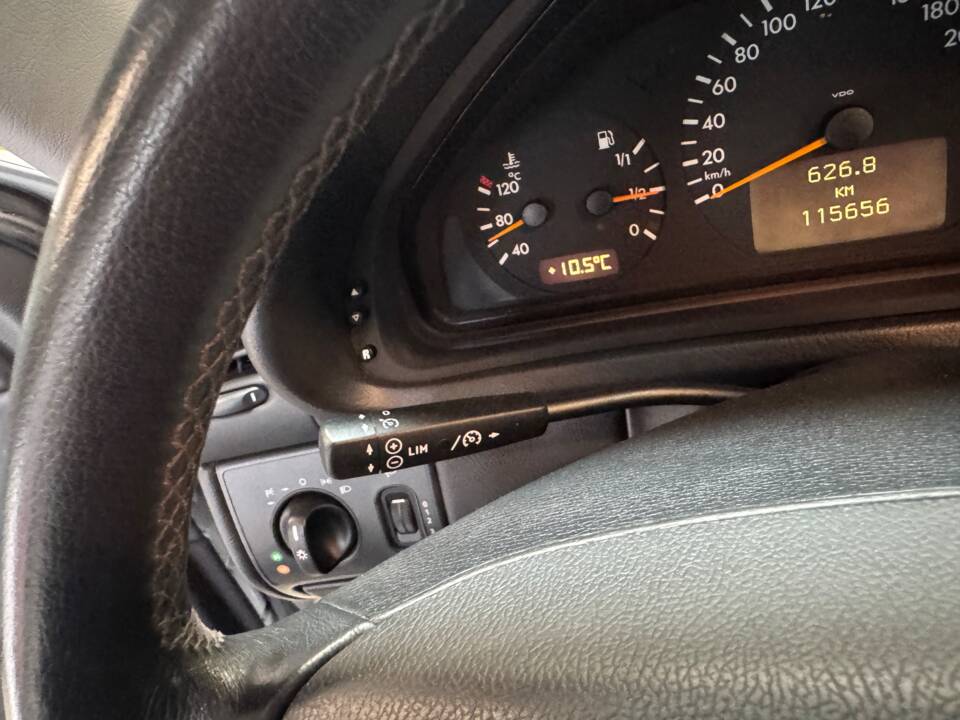 Image 29/50 of Mercedes-Benz CLK 230 Kompressor (2001)