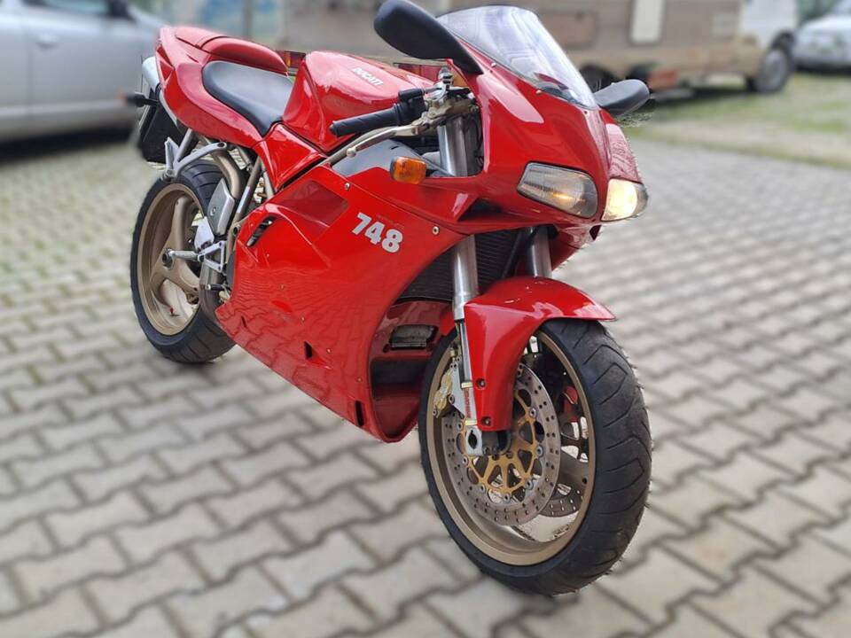 Immagine 11/37 di Ducati 748 S (2000)