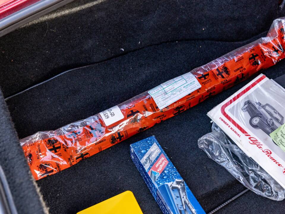 Afbeelding 18/50 van Alfa Romeo 2.0 Spider (1989)